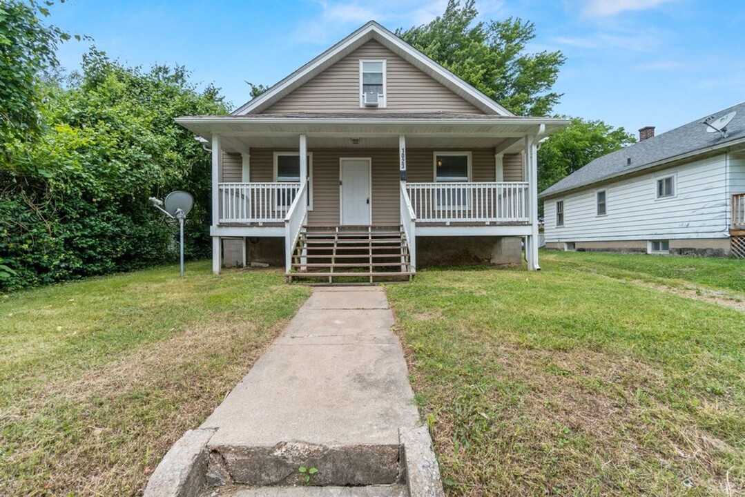 1023 N Middle St in Cape Girardeau, MO - Building Photo