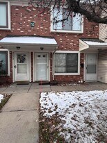 30675 Hidden Pines Ln, Unit 118 in Roseville, MI - Building Photo