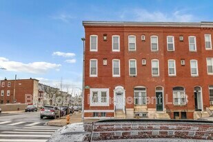 339 E 25th St in Baltimore, MD - Building Photo