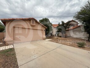 144 E Mesquite Crest Pl in Oro Valley, AZ - Building Photo - Building Photo