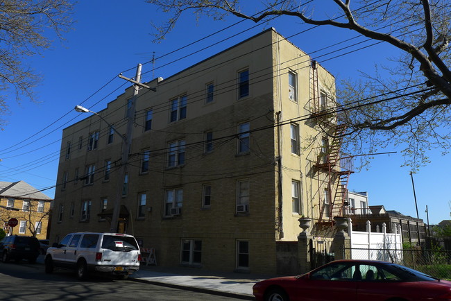 1420 Mayflower Ave in Bronx, NY - Foto de edificio - Building Photo