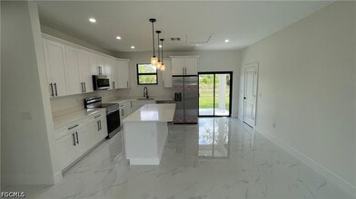 528 Raintree St E in Lehigh Acres, FL - Building Photo - Building Photo