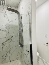 1405 Woodbine Ave in Toronto, ON - Building Photo - Building Photo