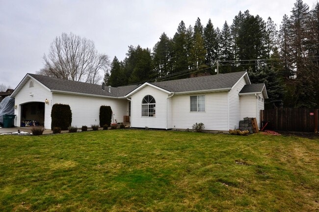 8448 N Parkside Dr in Hayden, ID - Building Photo - Building Photo