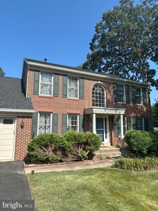 6015 Marilyn Dr in Alexandria, VA - Building Photo