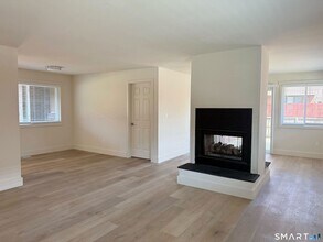 108 Montoya Dr in Branford, CT - Building Photo - Building Photo