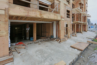 Agnes Living in New Westminster, BC - Building Photo - Building Photo