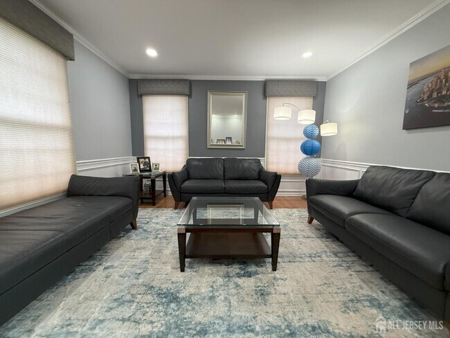 2 Hampshire Pl in Monroe Township, NJ - Building Photo - Building Photo