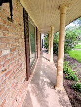 5850 Braesheather Dr in Houston, TX - Building Photo - Building Photo