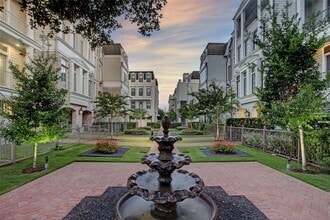 21 Crain Sq Blvd in Houston, TX - Foto de edificio - Building Photo
