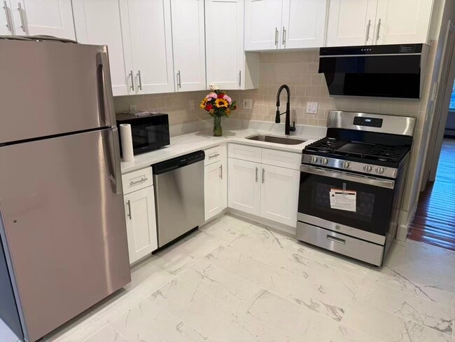 63 Middle St, Unit 2