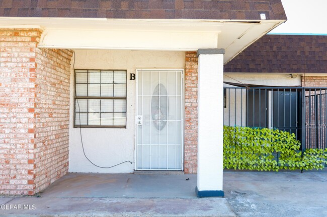 10818 Ivanhoe Dr in El Paso, TX - Foto de edificio - Building Photo