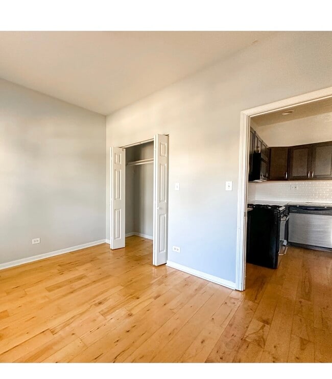 3811 W Hirsch St, Unit 2 in Chicago, IL - Building Photo - Building Photo