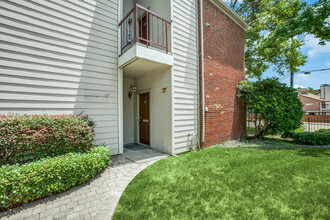 Twin Oaks in Dallas, TX - Foto de edificio - Building Photo