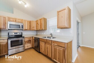 408 Naples Ct in Kissimmee, FL - Foto de edificio - Building Photo