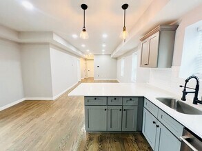 47-49-49 Walnut St, Unit 2 in Boston, MA - Foto de edificio - Building Photo