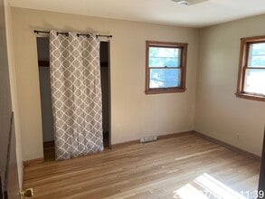 8711 W Villard Ave in Milwaukee, WI - Foto de edificio - Building Photo