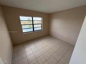 1335 W 68th St in Hialeah, FL - Building Photo - Building Photo