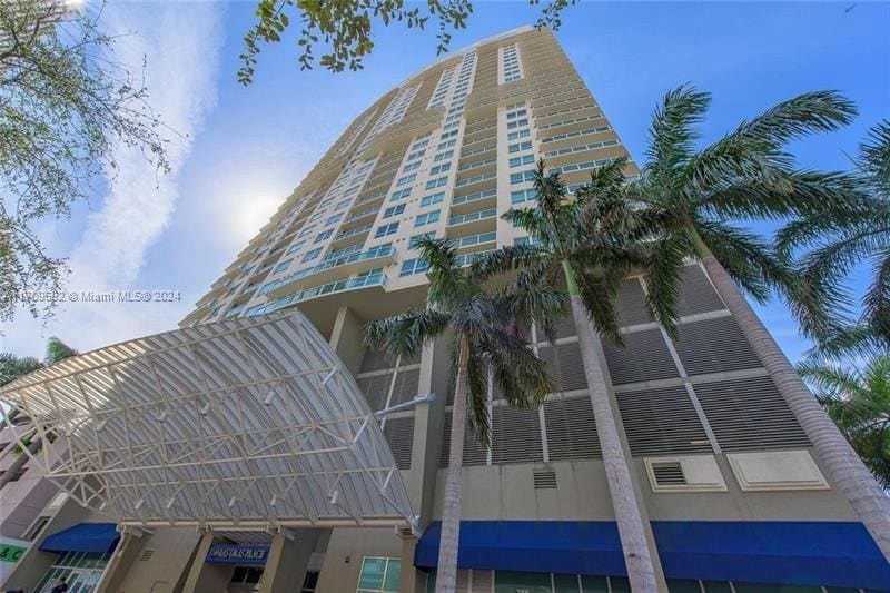 350 SE 2nd St, Unit #640 in Fort Lauderdale, FL - Building Photo