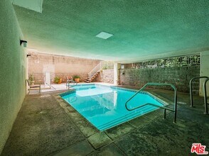 441 N Oakhurst Dr in Beverly Hills, CA - Foto de edificio - Building Photo