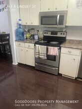 2343 Lindsay St in Regina, SK - Building Photo - Building Photo