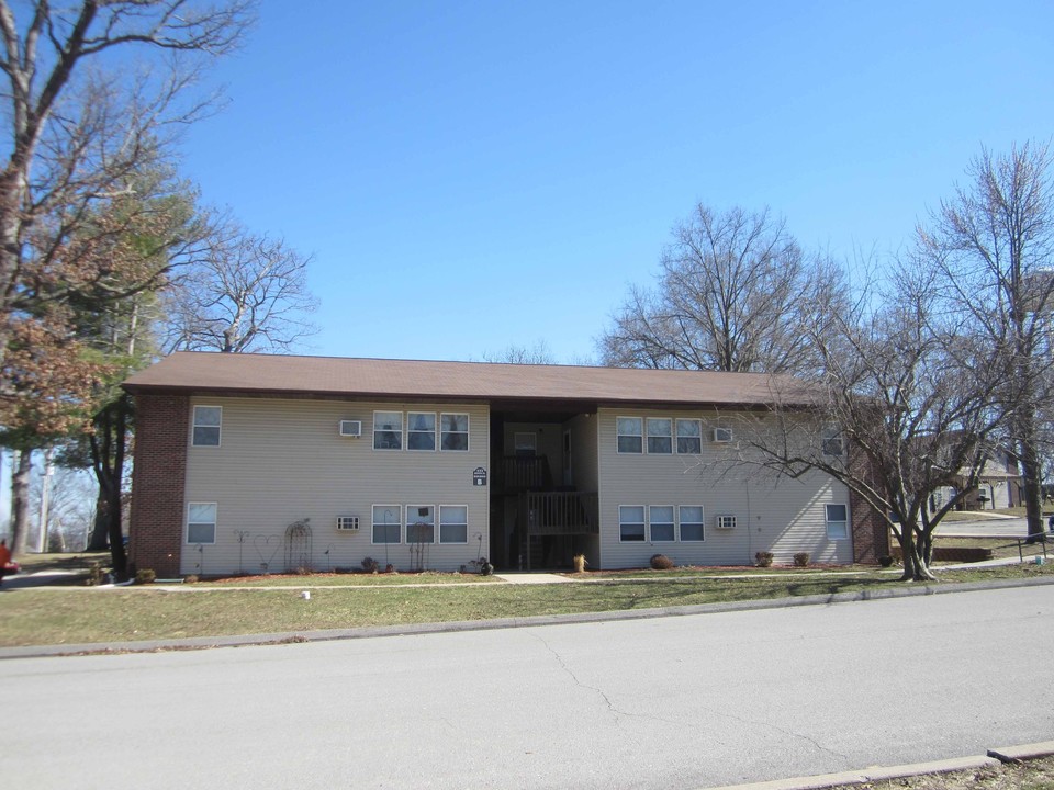 Winfield Properties II in Winfield, MO - Building Photo