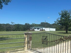 3878 Ranch Rd 1623 in Blanco, TX - Foto de edificio - Building Photo