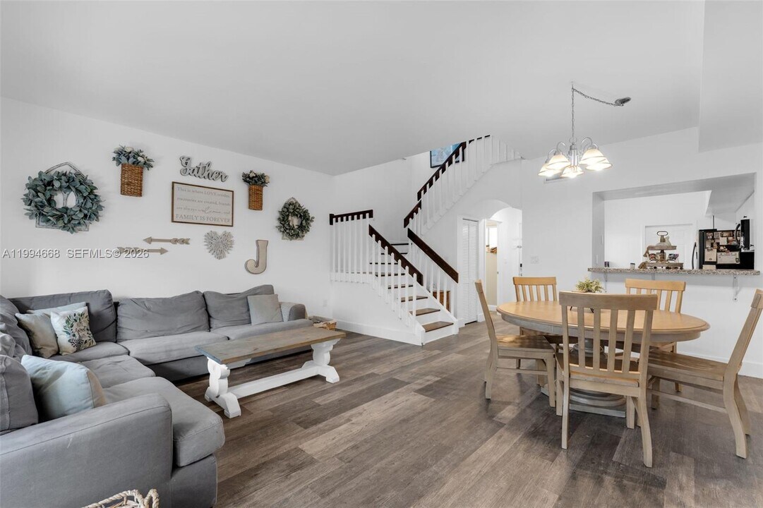 11876 SW 98th Terrace in Miami, FL - Building Photo