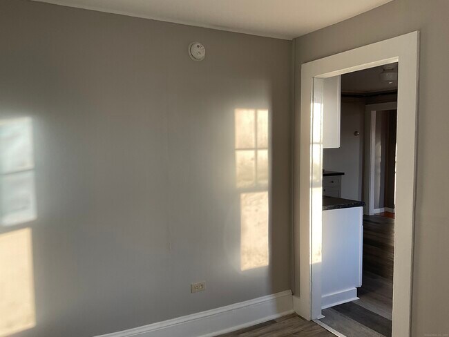 16 Lake St in Middletown, CT - Building Photo - Building Photo