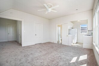 1828 Clinton Ave in Alameda, CA - Building Photo - Building Photo
