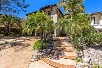 4754 Sunset Heights Ct in San Diego, CA - Foto de edificio - Building Photo
