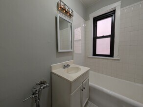 515 W Melrose St, Unit 511-401 in Chicago, IL - Foto de edificio - Building Photo