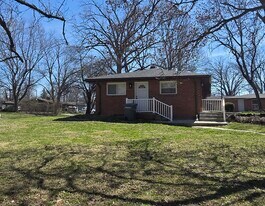 7161 E Pleasant Run Pkwy S Dr, Unit 1 in Indianapolis, IN - Building Photo