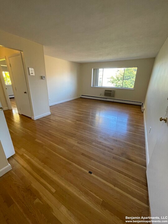 95 Gardner St, Unit 37 in Boston, MA - Building Photo