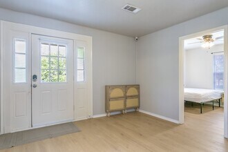 107 S Crawford St in Denton, TX - Building Photo - Building Photo