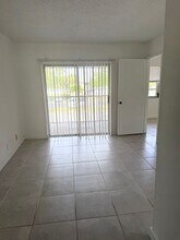 1512 SE Royal Green Cir in Port St. Lucie, FL - Building Photo - Building Photo