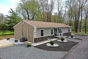 466 Old Georges Rd in North Brunswick, NJ - Building Photo