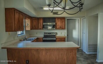 8140 Wakefield Ave in Jacksonville, FL - Building Photo - Building Photo