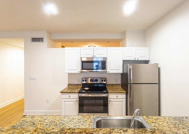 Atrium Life in Miami, FL - Building Photo - Interior Photo