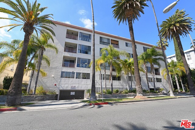 137 S Palm Dr in Beverly Hills, CA - Building Photo - Building Photo