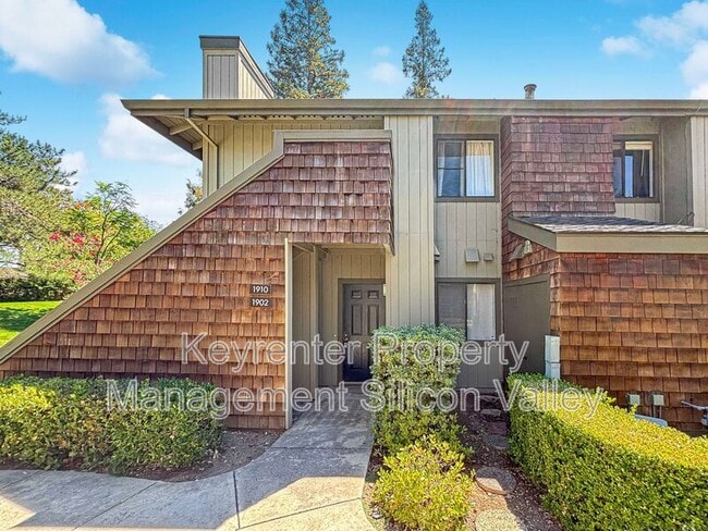 property at 1902 La Terrace Cir