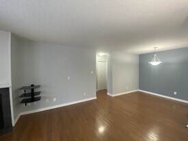 245 Kingsmere Blvd in Saskatoon, SK - Building Photo