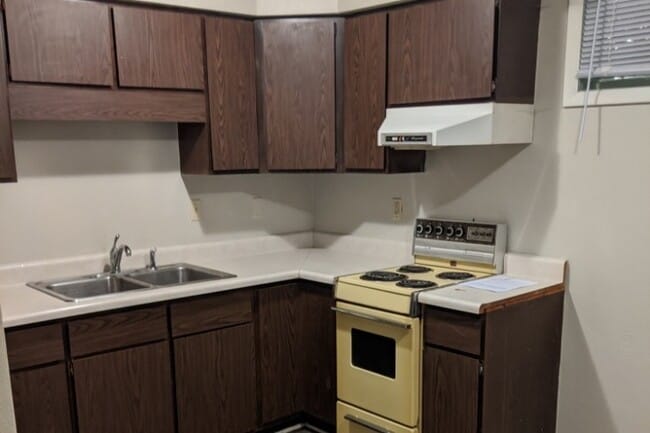 2116 Olive St, Unit 1 in Cedar Falls, IA - Foto de edificio - Building Photo