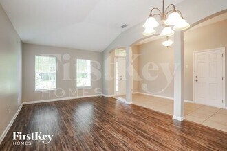 324 W New England Dr in Elkton, FL - Foto de edificio - Building Photo