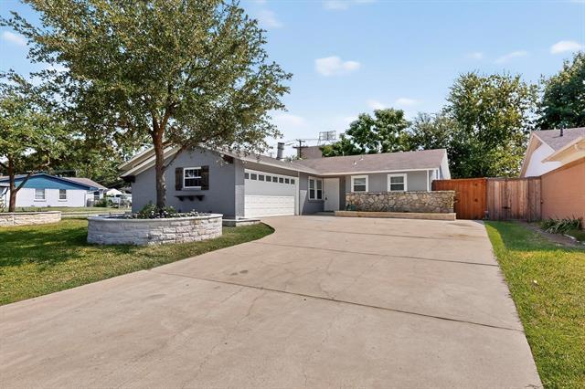 126 Brookwood Dr in Richardson, TX - Building Photo