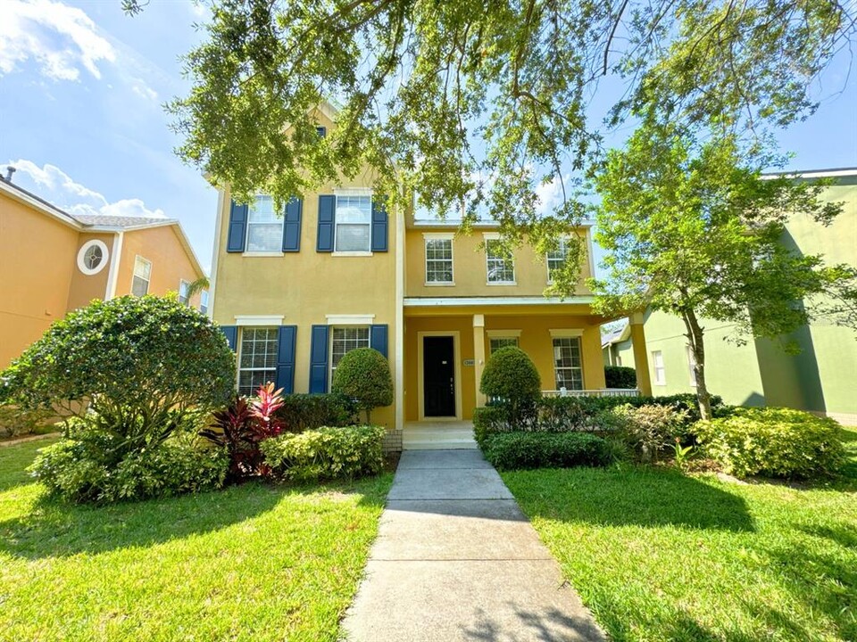 13885 Bluebird Pond Rd in Windermere, FL - Foto de edificio