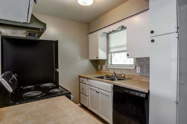 2400 Brookridge Dr in Texarkana, AR - Building Photo - Building Photo
