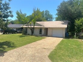 8510 Woodstone Dr in Austin, TX - Building Photo