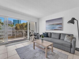 7737 SW 88th St in Miami, FL - Building Photo
