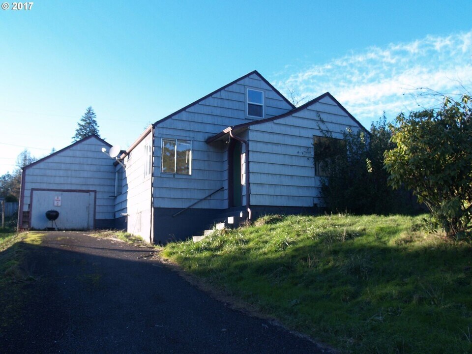 1250 Fern Ln in Sweet Home, OR - Building Photo